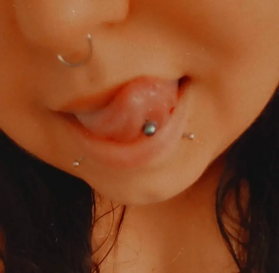 Cara, 30