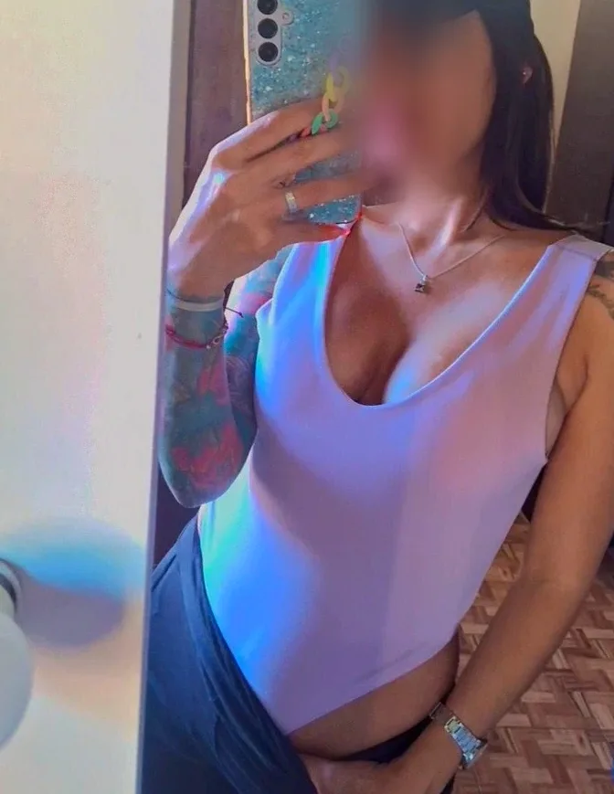 Mia, 37