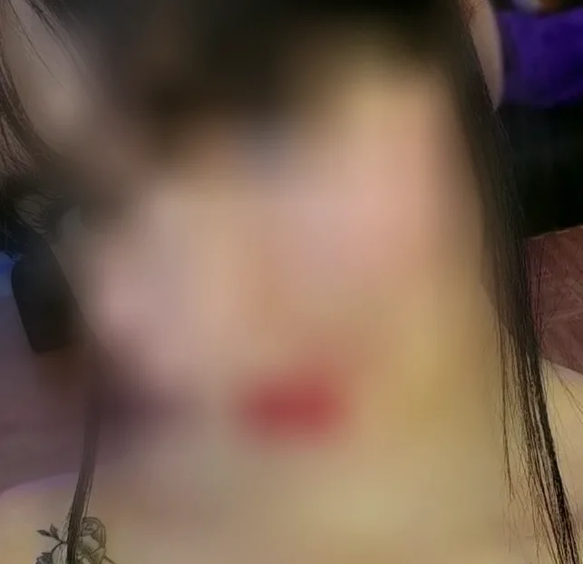 Simone, 28