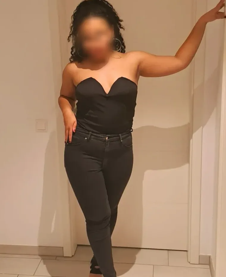 Sophia, 27